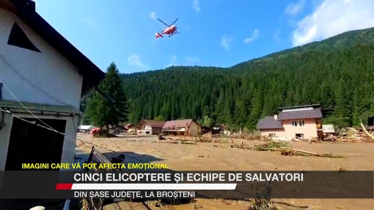 Elicopter de salvare survolând o zonă afectată de inundații în Broșteni.