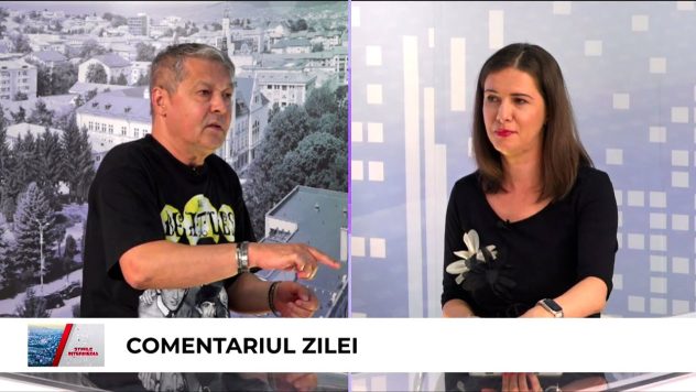Cătălina Biholar și jurnalistul Sorin Avram discută în platou, în cadrul emisiunii „Comentariul Zilei”.
