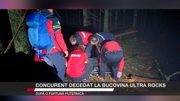 Salvatori în pădure în timpul nopții, intervenind pentru un concurent căzut în timpul competiției Bucovina Ultra Rocks.